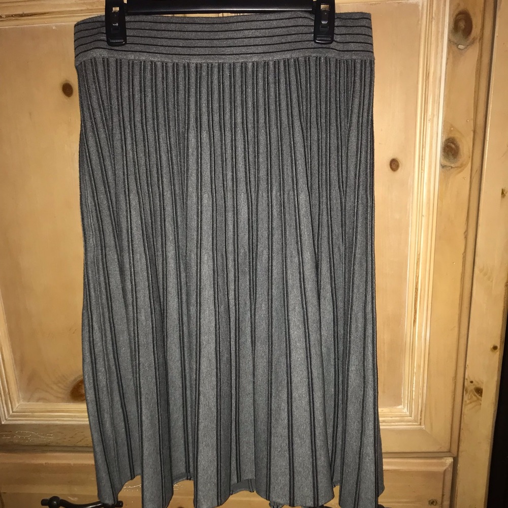 NWT Max Studio women’s pleated skirt, midi length